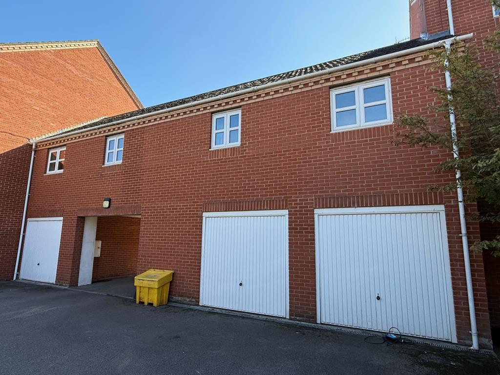 Lot: 136 - VACANT TWO-BEDROOM COACH HOUSE APARTMENT WITH GARAGE - Rear elevation of the building